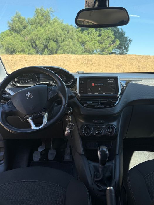 Peugeot 208 1.2 Puretech Signature foto 5