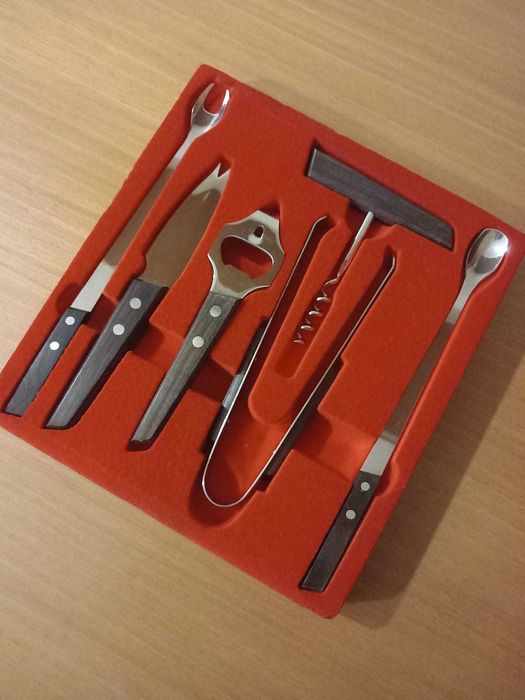 Set de 6 utensílios para Bar, em aço inox e madeira, novo.