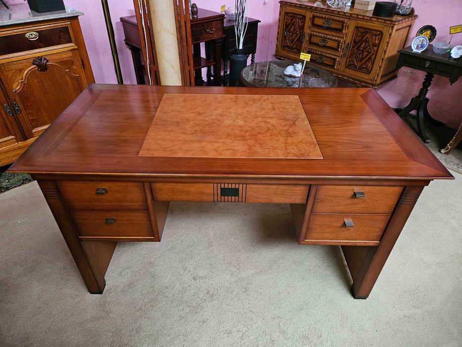 Excelente secretária em madeira maciça - óptimo estado e qua