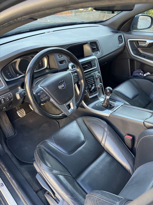 Volvo v60 d2 R-design