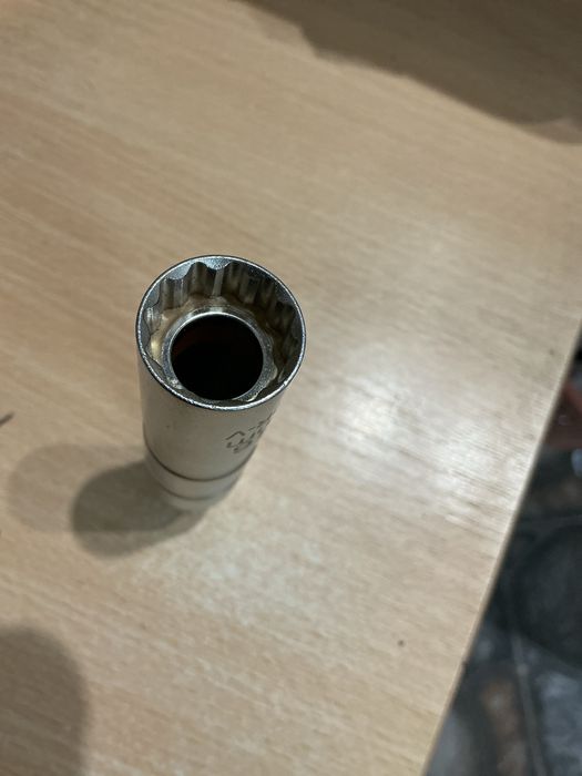 Cr-va якісний міцний зручний свічний ключ карданчик 12гр 3/8 поворотни