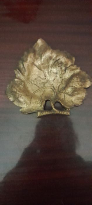 Folha de videira dourada em bronze