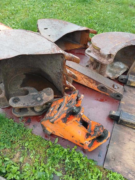 Міні екскаватор гусеничний Schaeff - HR 16