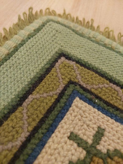 Tapete vintage estilo Arraiolo/étnico em excelente estado.