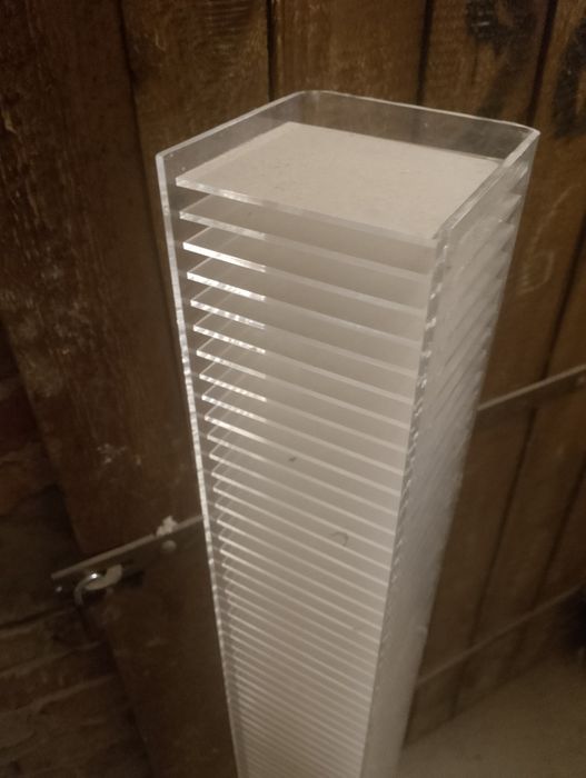 Stojak na płyty CD ok 140 cm.