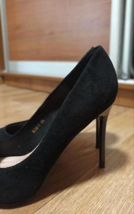 Замшеві чорні туфлі