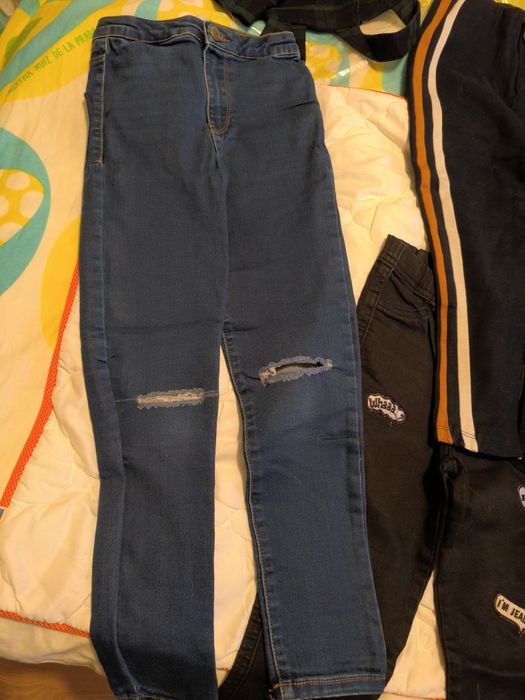 Diversas calças e vestido