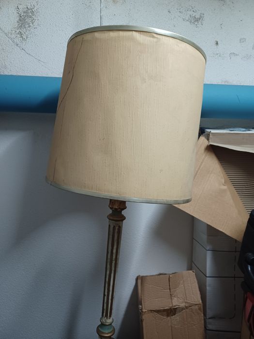 Candeeiro de mesa alto