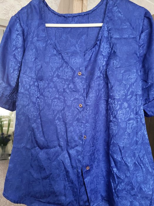 Niebieska bluzeczka.