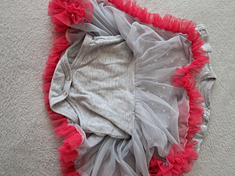 Prześliczna sukienka body tiul 68 Bambarillo krótki rękaw