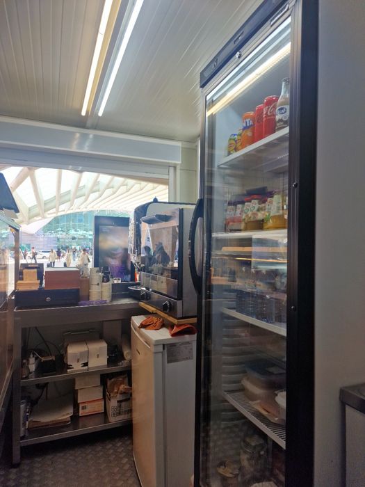 Vende se quiosque e trespasse de loja