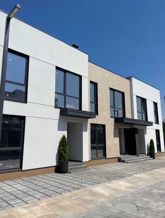 Продам з наповненням 4х к. таунхаус 104 кв.м. з власним підвалом.