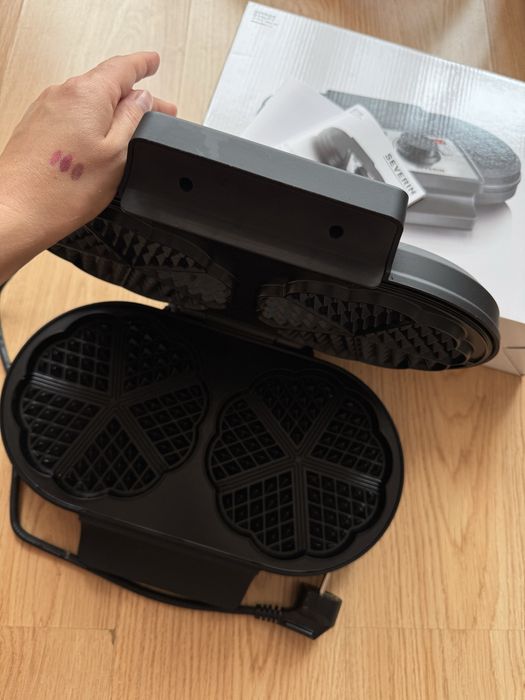 Двійна вафельниця. Нова.