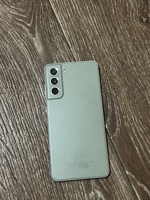 Samsung s21 fe.