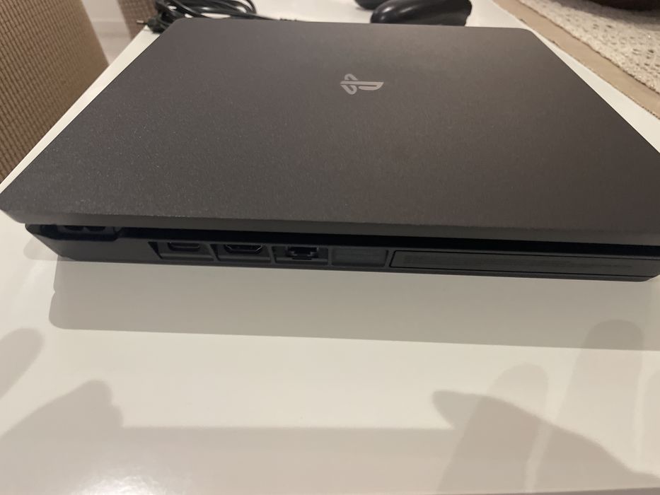 PS4 slim em bom estado