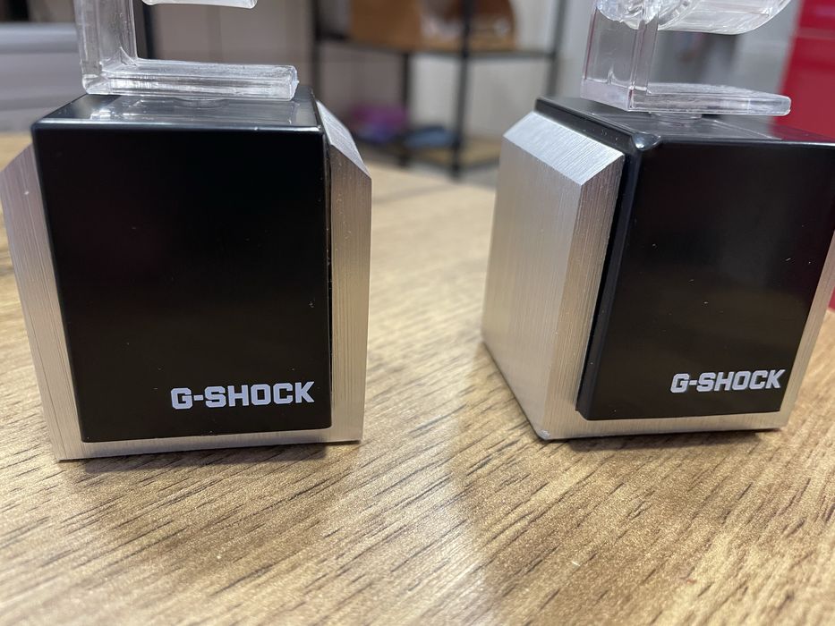 Casio G Shock sztojaczki na zegarki (2 sztuki) ekspozytor