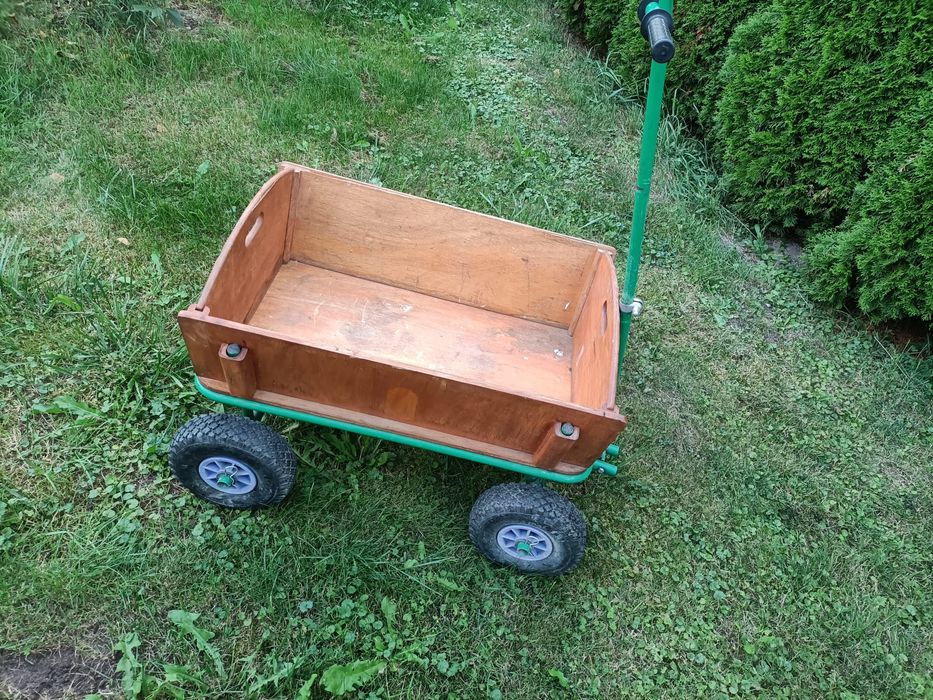 Wózek ogrodowy drewniany typu Bollerwagen firmy Puky