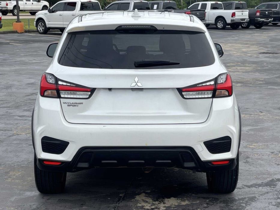 Mitsubishi Outlander      2021