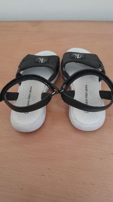 Sandalia preta de criança