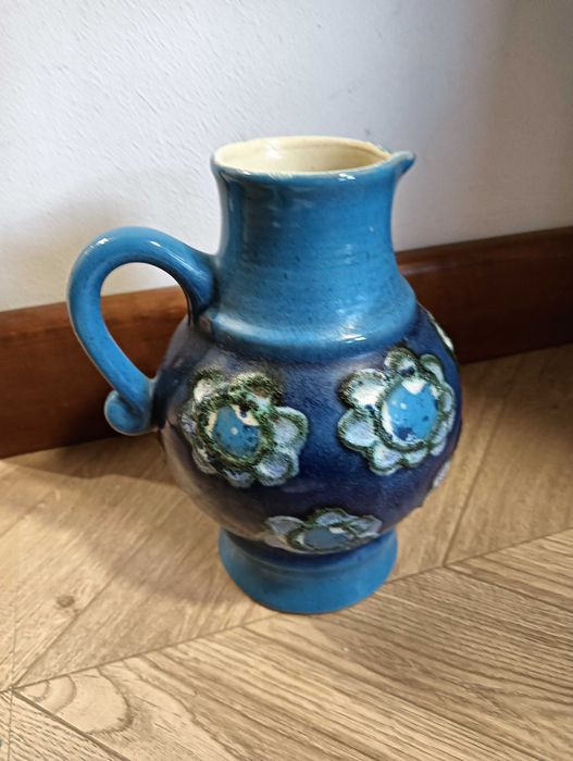 Dzbanek ceramiczny z uchem Strehla kwiaty