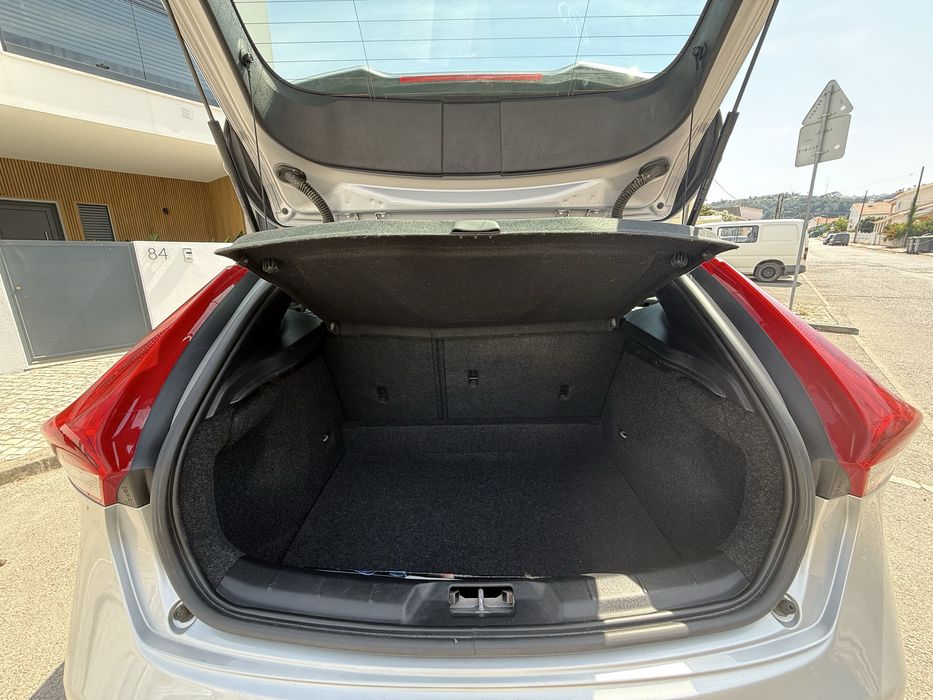 Volvo v40 cross country 2019