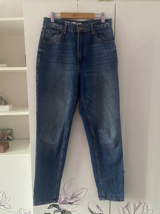 Jeansy MOM z wysokim stanem