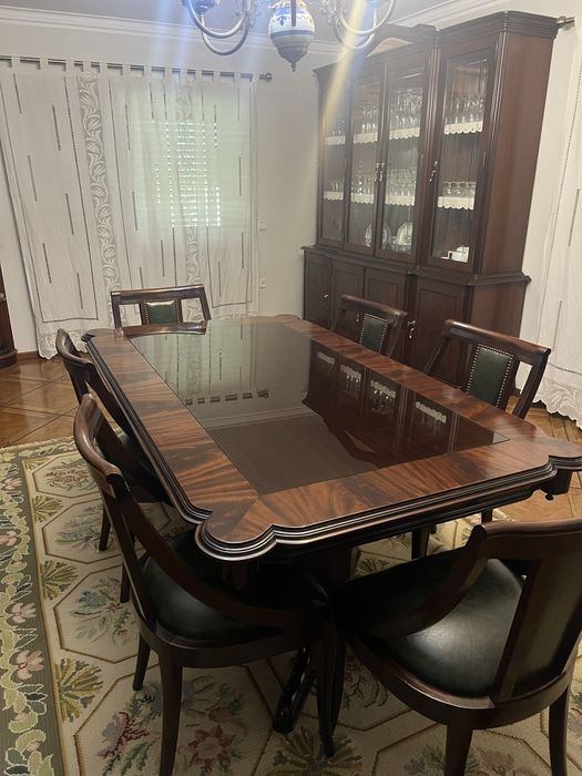 Mesa de sala em madeira + 6 cadeiras — Como nova