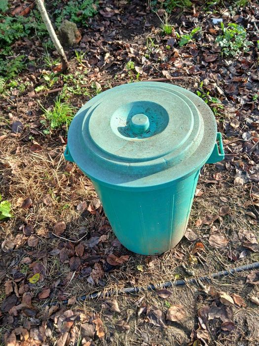 Balde plástico MaxMat usado robusto