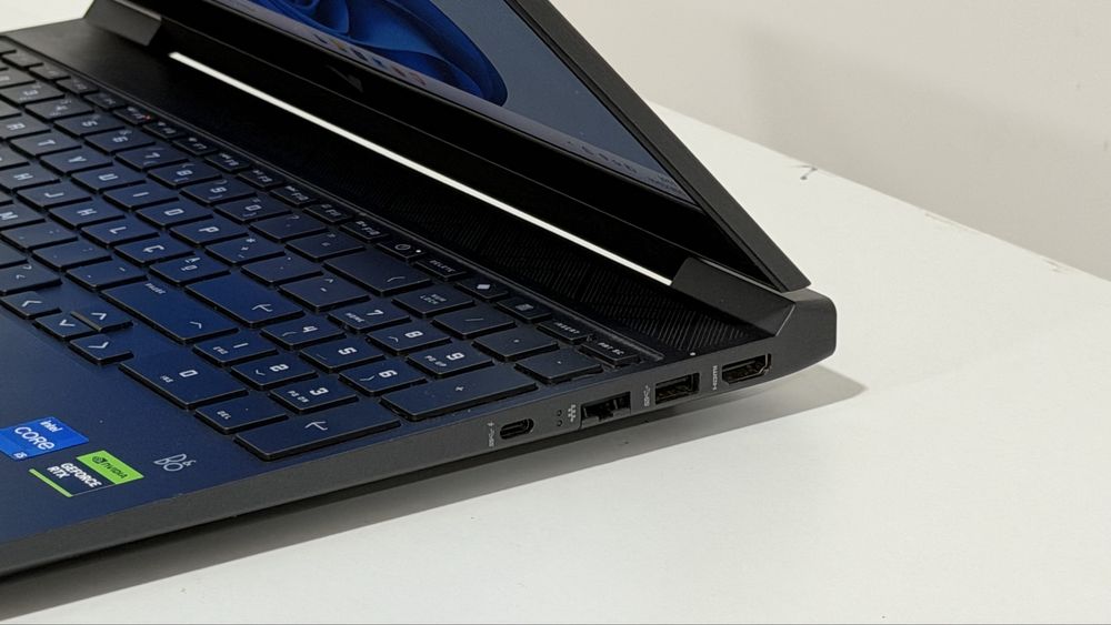 HP Victus RTX4050/ intel i5 / 16gb ram