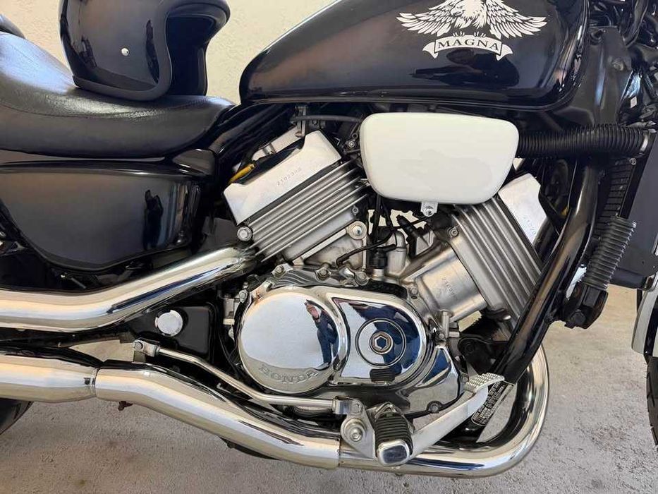 Honda VF750C Magna - Impecável