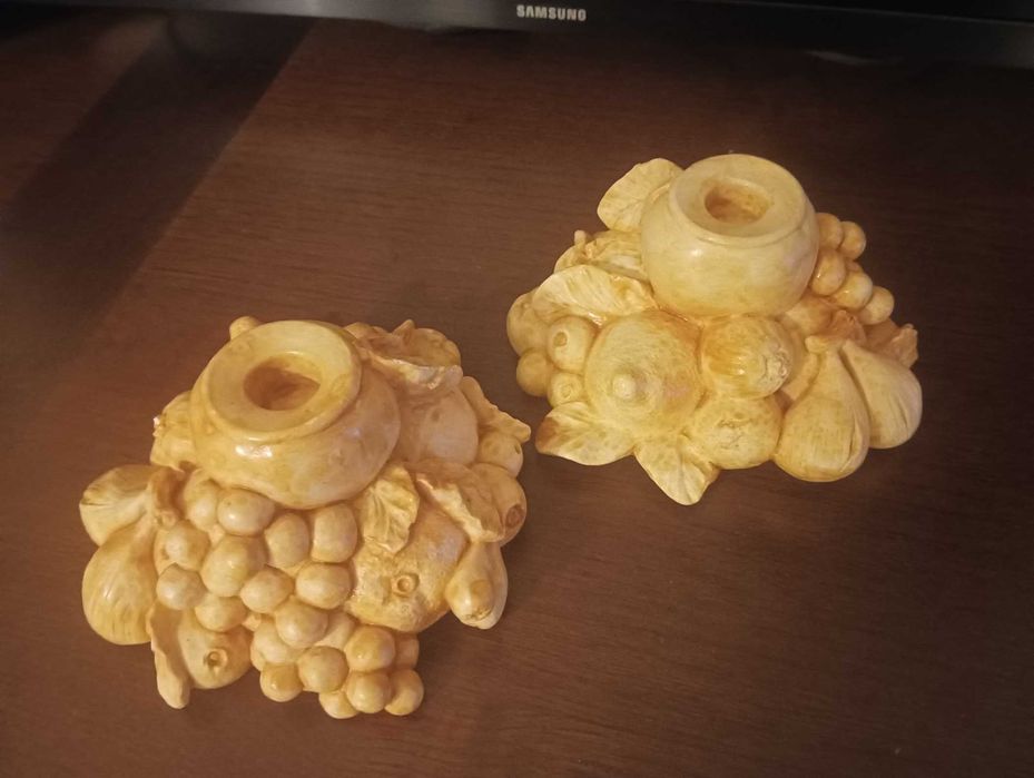 Par de castiçais motivo outonal frutos patinados/envernizados