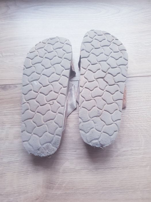 Klapki z skórzaną wkładka marki Esmara Natural Walk rozmiar 38 .