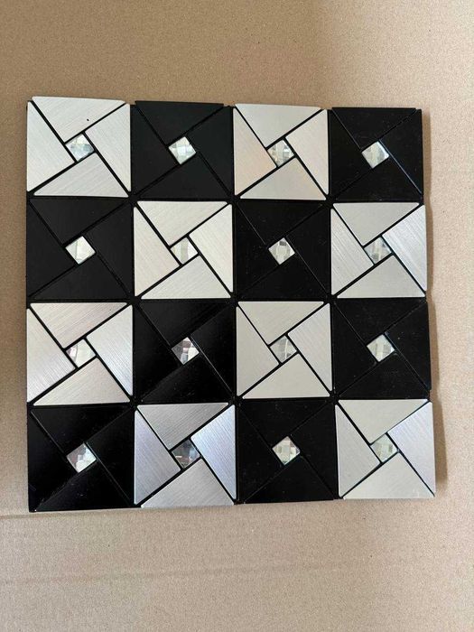 Самоклеюча алюмінієва плитка Самоклеющаяся алюминиевая плитка Срібна