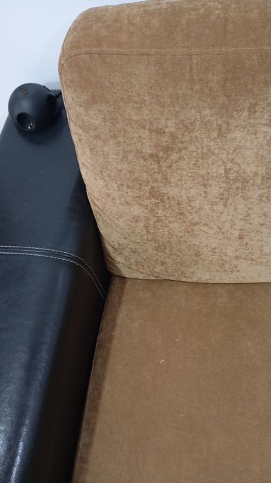 Sofá chaise long castanho e preto madeira maciça