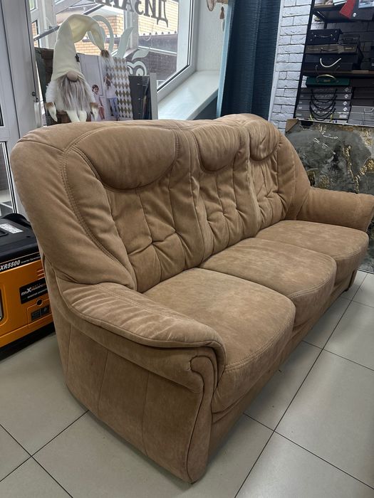 Комплект меблів диван і три крісла