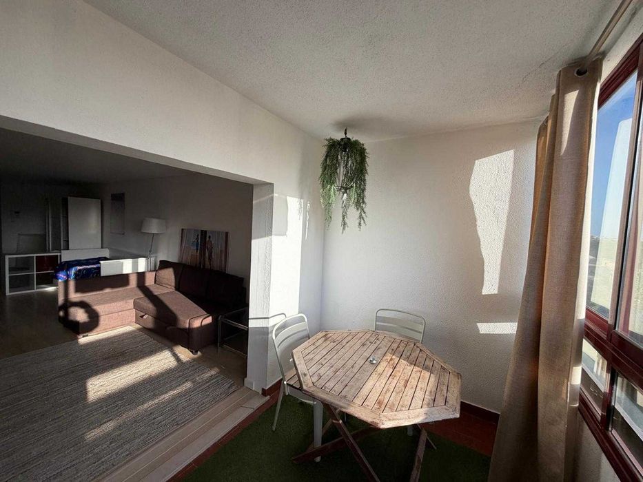 Arrendamento de apartamento T0 na Rua Elvira Velez, 1