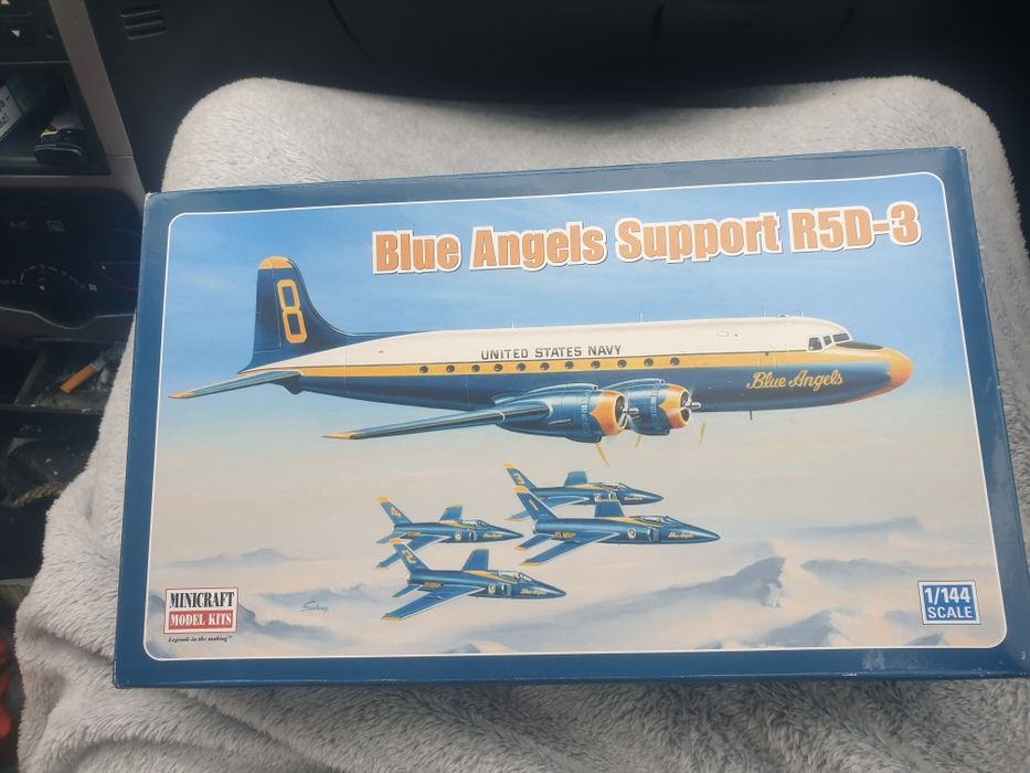 Model samolotu blue angels 1:144