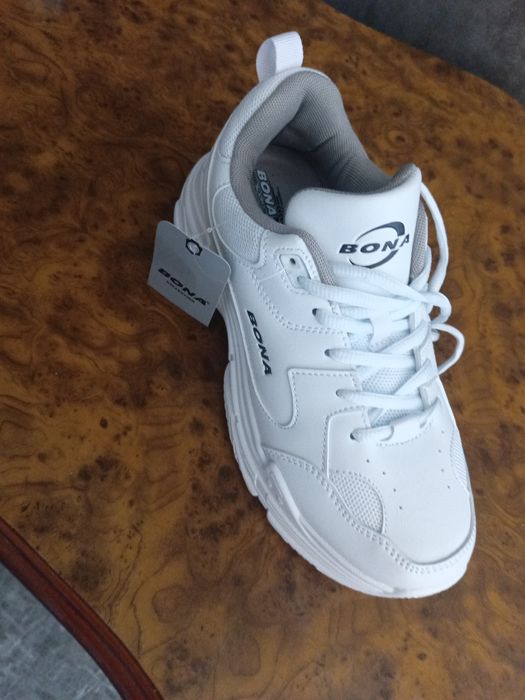 Продам кросовки Bona