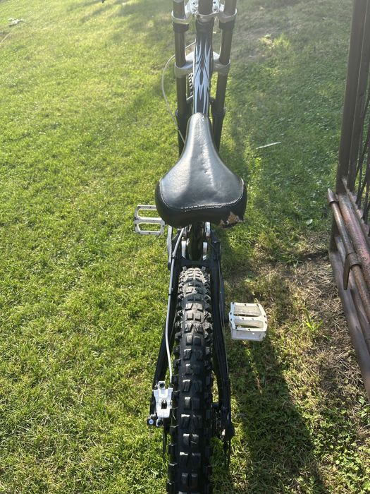 Rower MTB DH giant reign 1