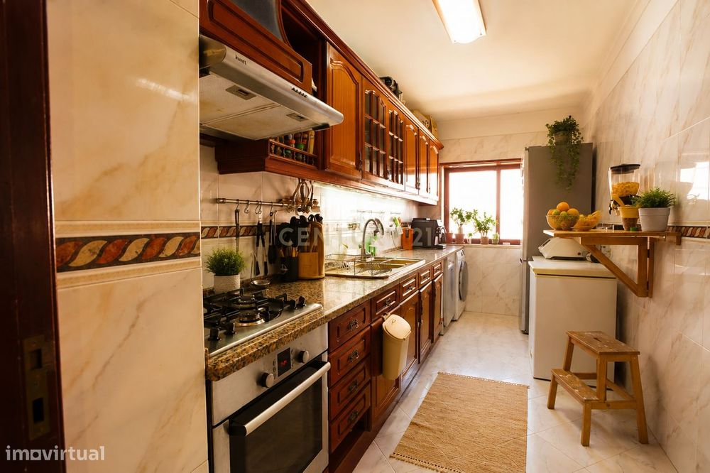 Fantástico T3 com 115m², Vista Rio Desafogada e Garagem Box – Casal da