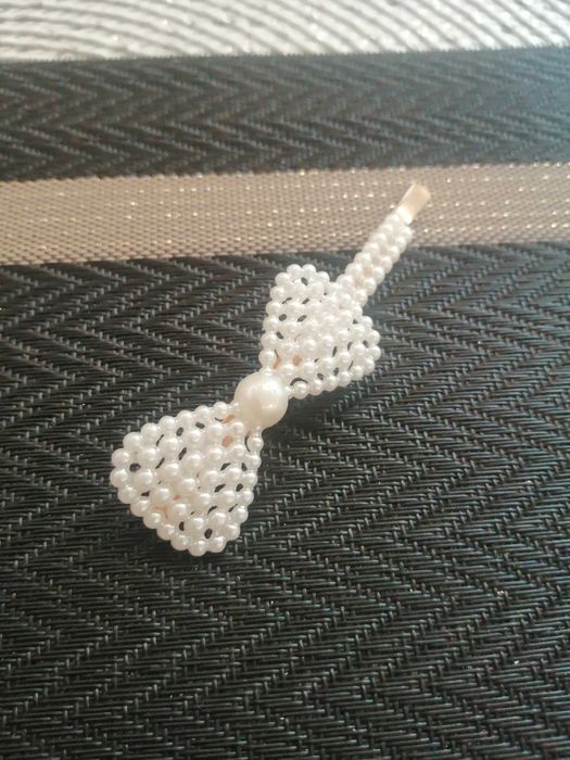 Spinka / wsuwka do włosów z perełkami w kształcie kokardki