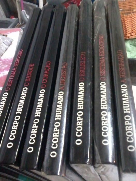 Coleções de 15 Livros e 10 Cassetes VHS Corpo Humano