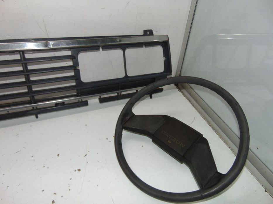 Datsun Pick Up grelha frontal / volante