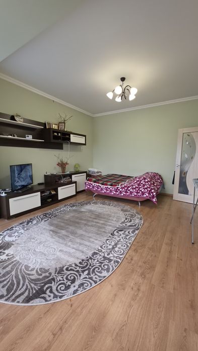 Однокімнатна новобудова на Полєтаєва