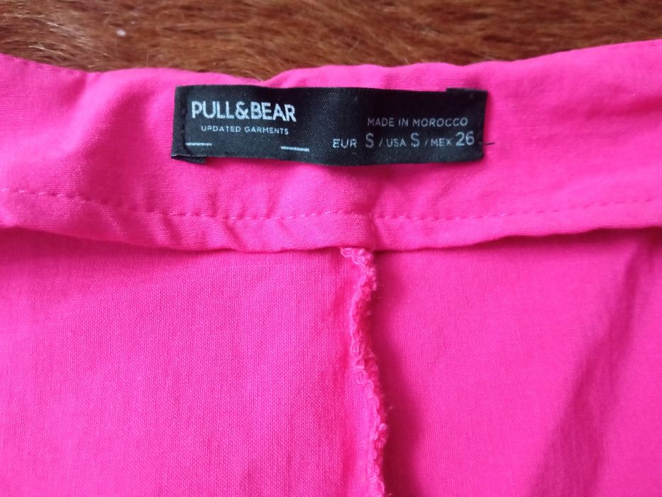 Sukienka PULL&BEAR w kolorze fuksji