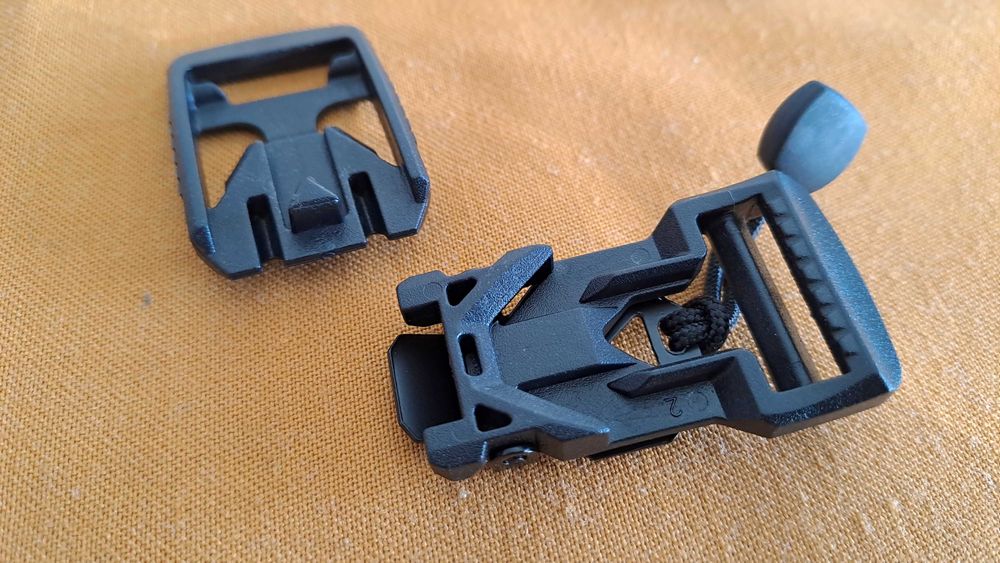 2 fechos/fivelas/magnéticos. Novos