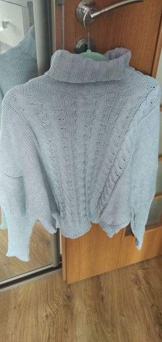 Krótki sweter nowy