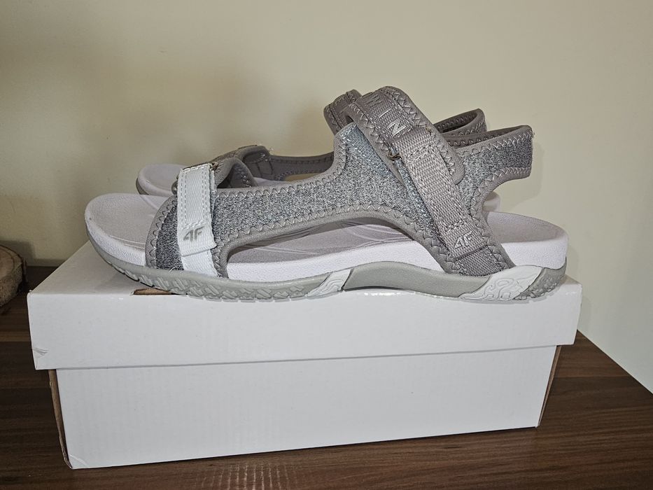 Sandałki 4F trekingowe 39 nowe,nieużywane