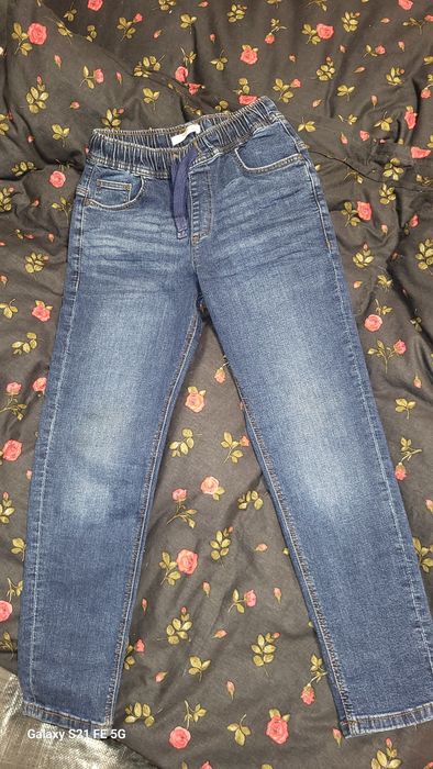 Jeansy na gumce Reserved 152