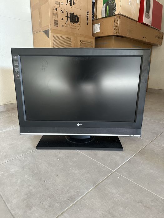 TV LG LCD 32” – Funcional – Boa para quarto ou escritório